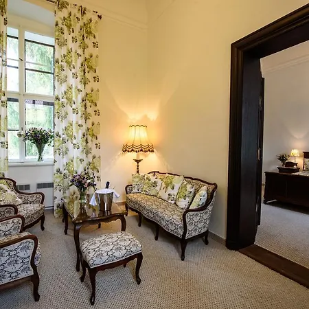 Chateau Hotel 4*