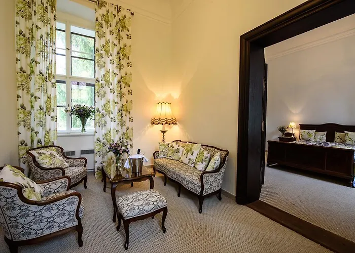 Chateau Hotel 4*
